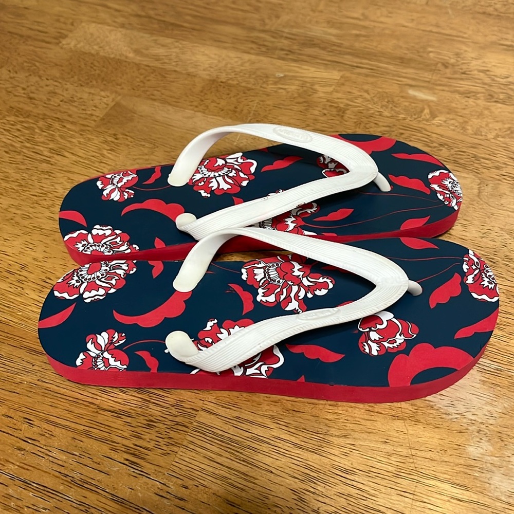2 for $10 Women’s Old Navy Flip Flops